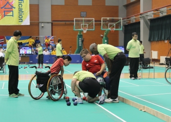 k-mereni-sporneho-micku-mezi-radkem-a-urputnou-cinankou-6-1-musela-prispechat-i-hlavni-rozhodci
